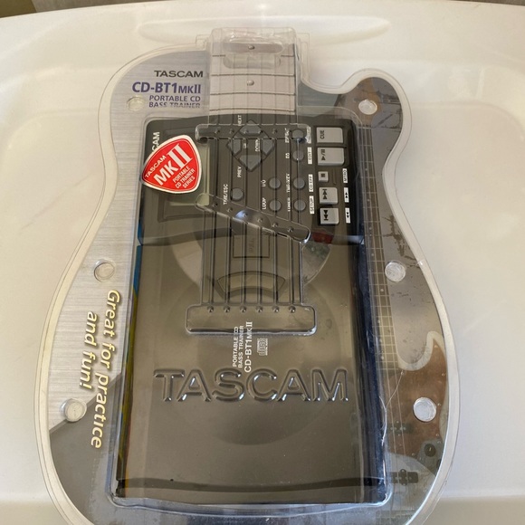 Tascam Portable CD Bass trainer CD BT-MKll new - Picture 2 of 3